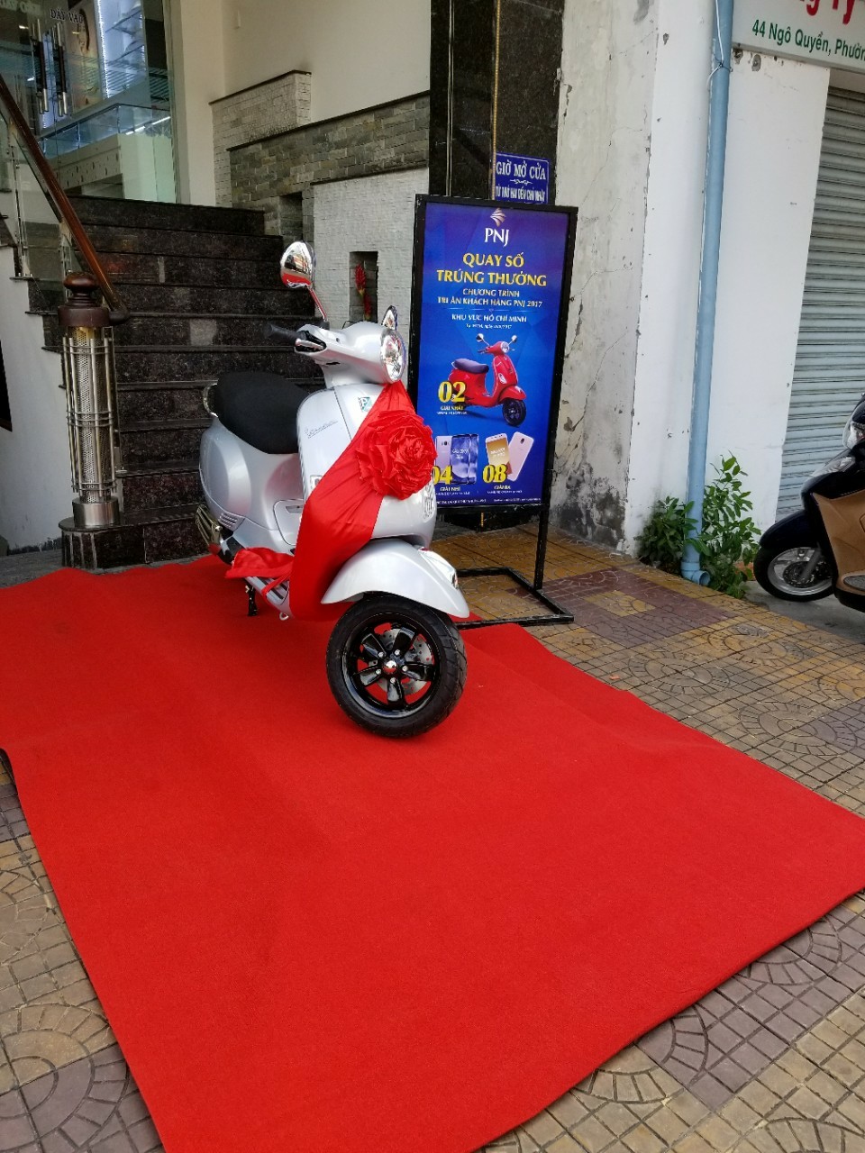 Thi công Booth Trao Giải Nhất 1 Chiếc Vespa cho PNJ