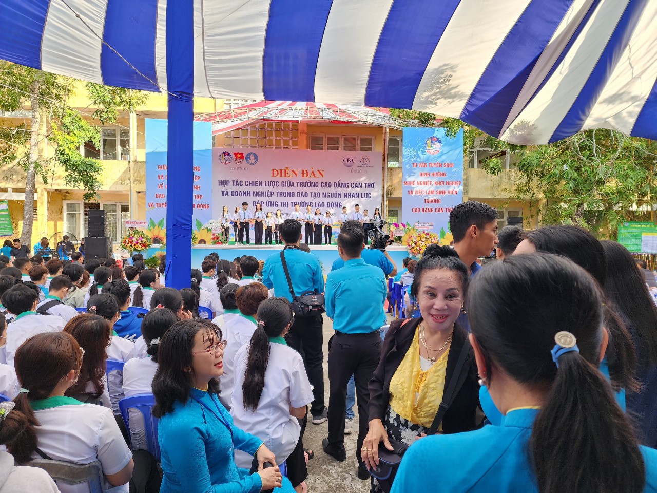 DIỄN ĐÀN HỢP TÁC CHIẾN LƯỢC GIỮA TRƯỜNG CAO ĐẲNG CẦN THƠ VÀ DOANH NGHIỆP TRONG ĐÀO TẠO NGUỒN NHÂN LỰC ĐÁP ỨNG THỊ TRƯỜNG LAO ĐỘNG